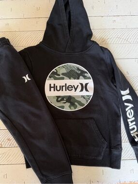 Hurley boys' camouflage logo fleece pullover hoodie and jogger set.